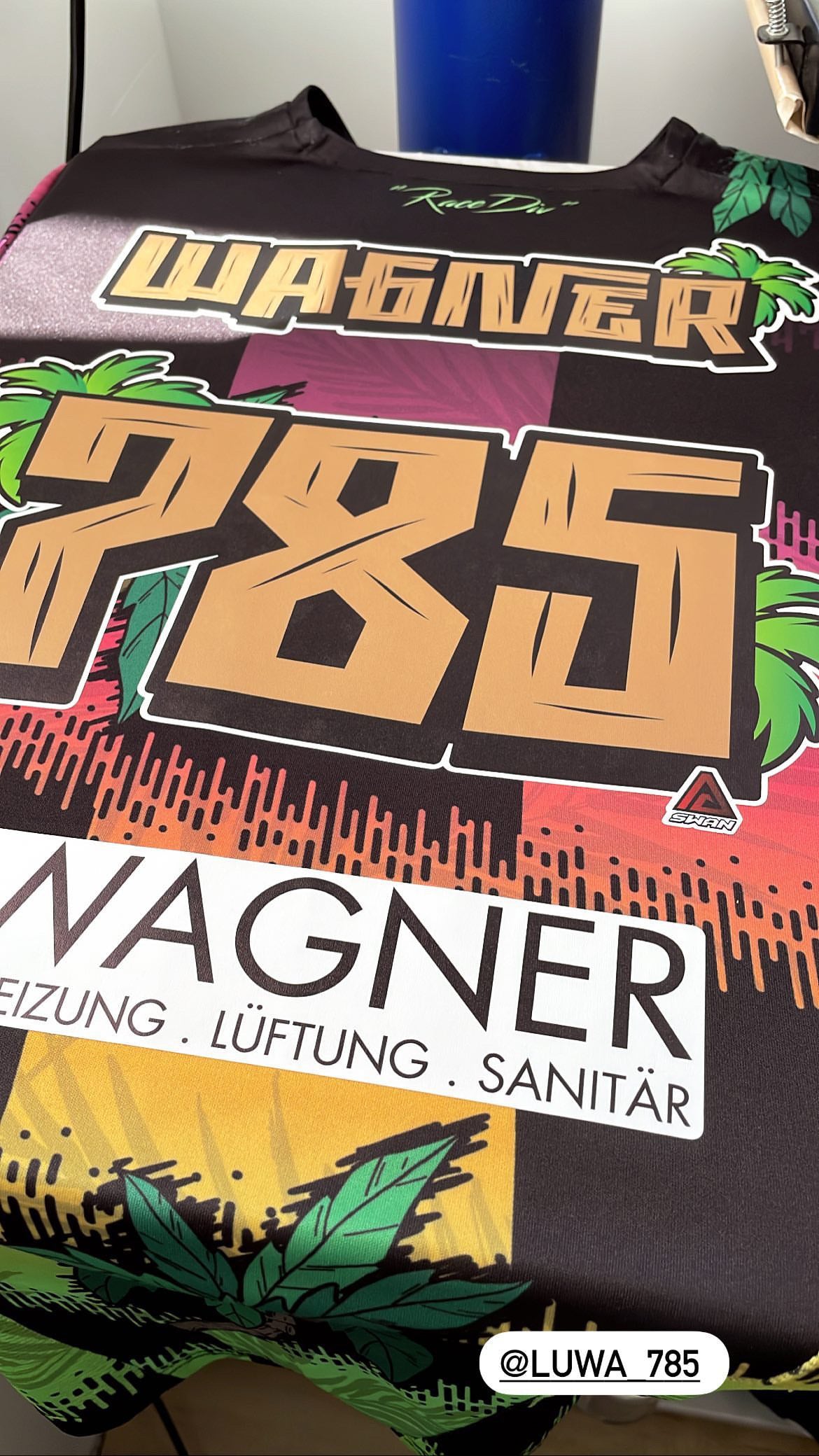 Trikot Bedruckung großes Logo